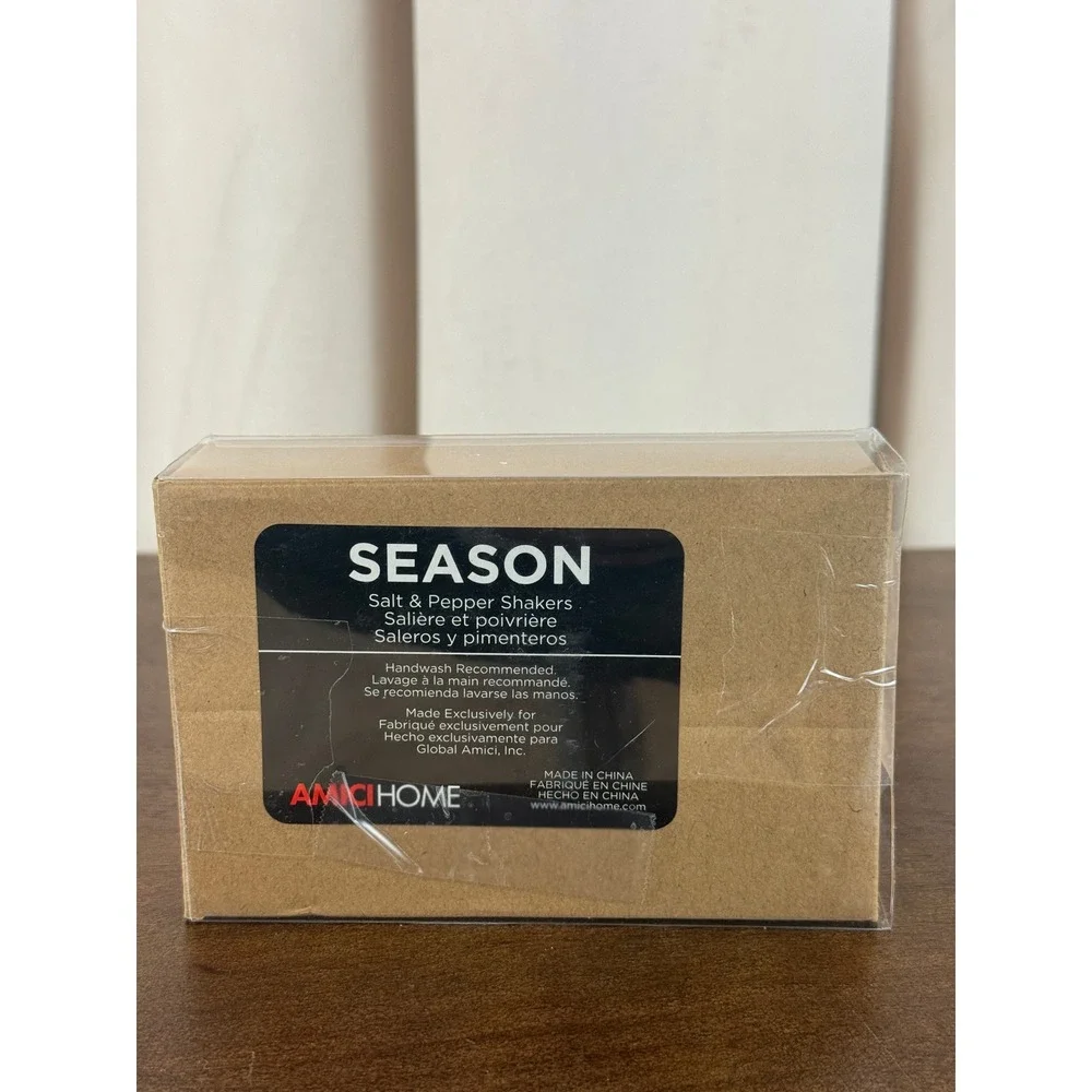 NEW Amici Home Gingerbread Men Holiday Ceramic Salt and‎ Pepper Shakers
